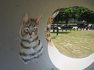 中大公園はドッグランも兼ね備えたペットフレンドリーな公園。ここには「躲貓貓」という土管に描かれた猫のイラストがキュートな作品が。
