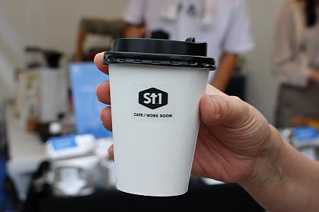台南のコーヒーショップ「St.1 Caf’e 1街珈琲」では、ドリップ式の台湾コーヒーのほか、ドリンクも販売。その場でおいしいコーヒーを入れてくれました。浅煎りのアイスコーヒー、うまし！