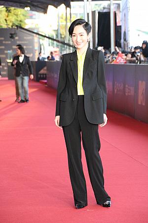 ミニドラマ「忘川」で、主演女優賞ノミネートの陽靚(ヤン・ジン)。細身のスタイルにマニッシュな装いがとってもカッコイイです。