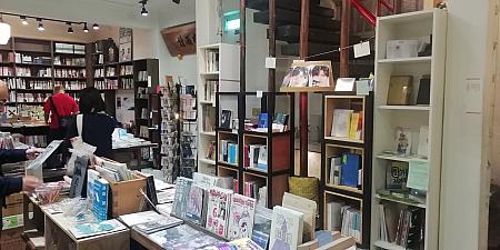 三餘書店　TakaoBooksの1階