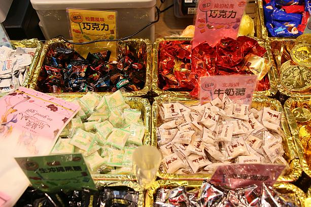 日本のお菓子も並べられていました。