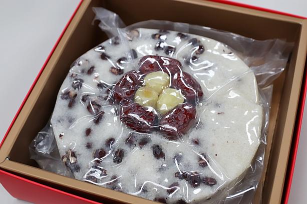 「上海鬆糕」は春節に贈りあう定番のお菓子。この時期、中華菓子屋さんは大忙しです。ちなみに圓山大飯店の「紅豆鬆糕」は旧正月には飛ぶように売れるのだとか。