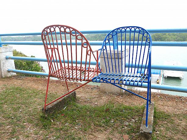 烏山頭湖を眺められるカップルシート。デザインがユニークです