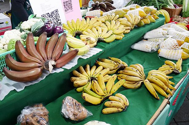 台湾名物のバナナ。たくさんの品種があるのがわかります。