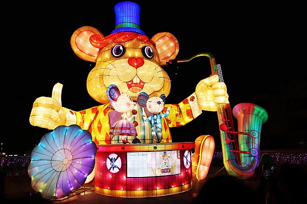 サブランタンの1つ「爵士好鼠喜迎親」は昔話「鼠の嫁入り」をテーマに鼠たちがジャズでお祝いをしていました。なぜジャズなのかというと、アジアで唯一のサックスフォン博物館が后里にあるから！