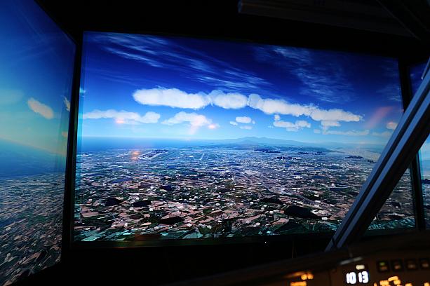 桃園空港上空を旋回。実際に操縦桿を握って飛行機を動かすのは、自家用ゲーム機ではなかなか体験できないことです。