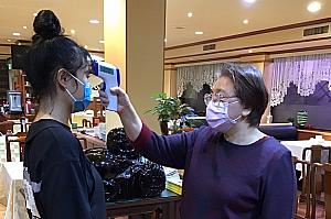 樺慶川菜餐庁<br>スタッフのマスク着用、入店時の体温測定、アルコールによる手の消毒
