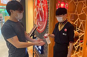 品川蘭(中山店) <br>スタッフのマスク着用、入店時の体温測定、アルコールによる手の消毒