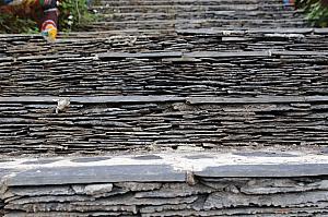 パイワン族の集落でよく見られる石板