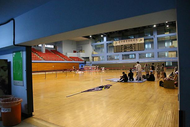 1階は学生スポーツのTV中継などで使用されるところですが、今回は各チームの控え室として使われていました。