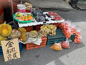 台湾のお医者さんから、コロナにはフルーツがいいと聞いたらしく、たくさん新鮮なフルーツを送ってくれました！笑