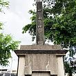 勝利碑は元々清朝時代に大陸からやってきた官僚がこの場所で死亡したととき、棺おけを一度ここに置いたとされる場所。日本統治時代に招魂社が置かれ、領台後に台湾で戦死した日本人を弔うようになり、戦後、抗日戦争の勝利を記念する石碑になりました。