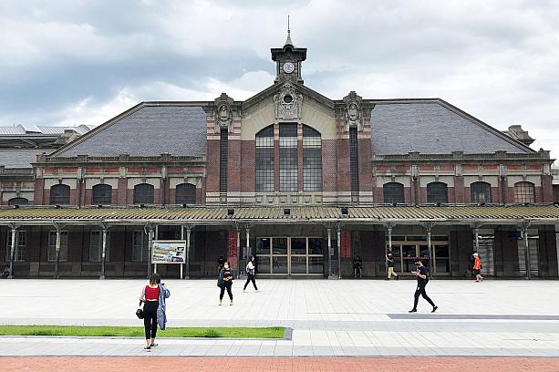 赤レンガの駅舎が印象的だった旧台中駅。鉄道の高架化工事の進展に伴い、2018年に駅舎俊の役目を終えました。