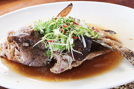 台湾石斑魚の煮つけは、煮汁ごとご飯にかけてかき込みたいっ！