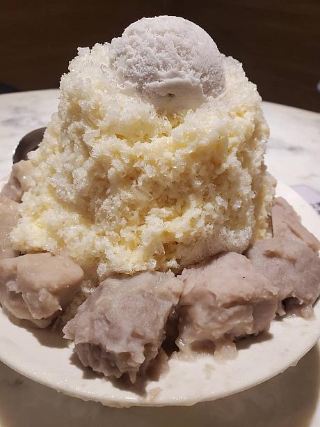 お店オススメの「芋頭牛奶冰」！タロイモ好きにはたまらないタロイモがたっぷりの一品。タロイモのアイスクリームがのっていてボリューム満点！