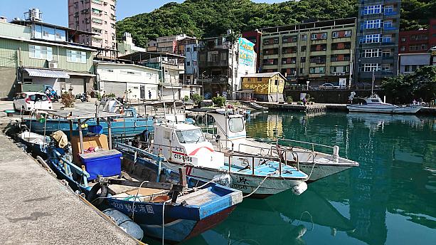 開港は1934年、当時は台湾最大の港として栄えていたそうですが、漁船の大型化と共にこの小さな港は衰退。