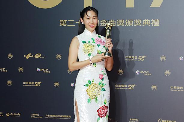 カバーアルバム『愛的呼喚』で最優秀中国語アルバム賞を受賞したのは「王若琳」。このアルバムでは日本語の曲が4曲収録されています。原曲とは違う王若琳らしさが溢れているので、是非たくさんの人に聞いて欲しいです！