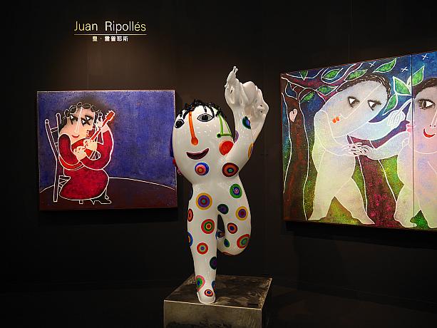スペインの国家級巨匠Juan Ripollesさん。アジアで彼の作品を見られるのはなかなか希少です。手前の立体物は洪易さんの作品テクニックを元に製作されています