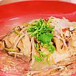 「五柳枝」とは伝統的な台湾料理で、料理名の「五柳枝鮮魚」は魚のあんかけという意味です。今回は高級魚である鲳鱼(マナガツオ)が使われていました。サックリと揚げられたマナガツオに甘酸っぱいあんがよく合っています！