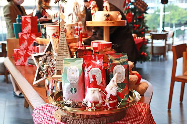 先日ハロウィンが終わったばかりですが、台湾はもうクリスマス商戦がスタートしています。何でも毎年スタバが先陣を切ってクリスマス商品を取り扱い始めるんだそうです。というわけで、今年の商品を見ていきましょう！