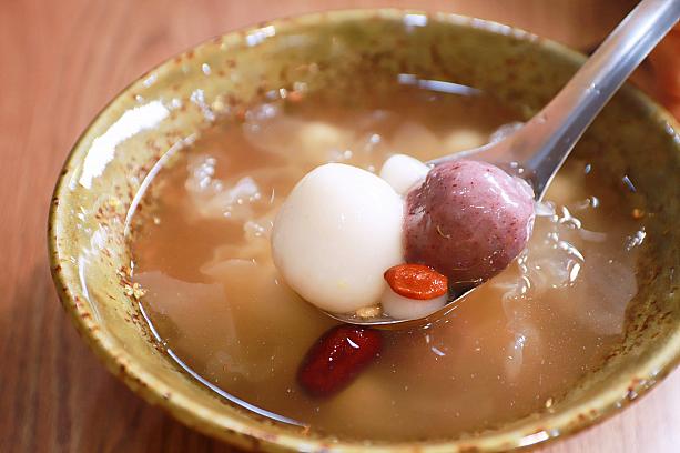 五郎さんが食べた「豆花」を注文すべきところ、モチモチ食感が好きなナビとCAMさんは「湯圓」を注文～！