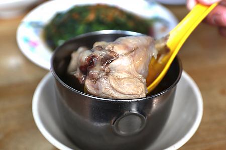 【人參雞60元】高麗人参と鶏肉を蒸したスープ。漢方が好きな方に特におすすめした味で、クコの優しい味もいい！