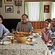 写真集「浅田家」の中では、撮影者である浅田さんとその家族が扮するユニークな家族写真を見ることができます。例えば……