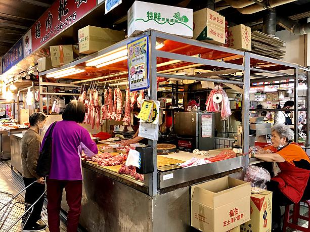 台湾の光景名物、剥き出しの肉屋さん（笑）