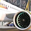 A320neoの最大の特徴は、その名にもなっている新型のエンジン「neo(New Engine Option)」です。従来型と比べ燃費面では18％、騒音面では50％の低減を実現。地球にもとってもやさしいエコな飛行機なのです♡