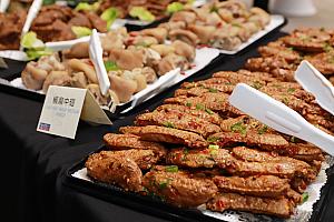 ちなみに記者会見では、中華航空(チャイナエアライン)傘下の華膳空廚が担当したケータリングオードブルが並んでいて、機内食をちょっぴり楽しめました！