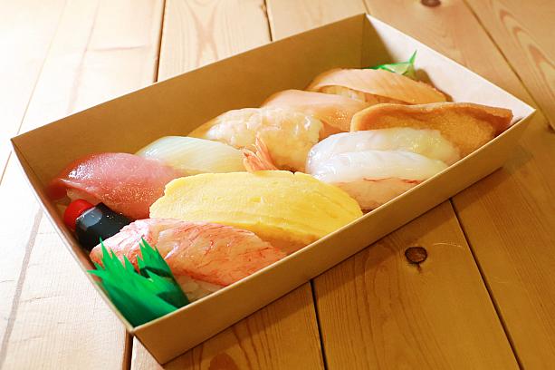 「大人氣餐盒」はくら寿司の人気お寿司が9個入っていますよ～！エビとマグロが「超值競選餐盒」よりも上質になっている気がしましたよ～！