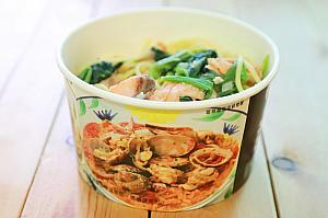 ちなみに台湾のサイゼリヤのお持ち帰りの容器はこんな感じ。サラダ、前菜(一部)、パスタ、ドリアは全部これに入れそうですよ～！
