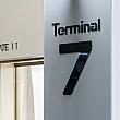 しかもね、柱には第7ターミナル、ドアの上には第11ゲートと書かれています。入店しただけで、飛行機搭乗気分が味わえちゃうんです