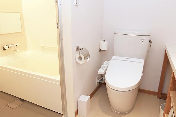 ダブルルームの浴室とトイレは完全独立していて、洗面台はトイレと同じところにあるようになっています！