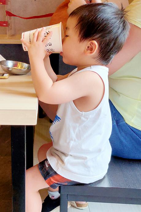 台北ナビ専属モデルのナビスタッフの息子くんと一緒に訪れたんですが、冷たい豆獎をゴクゴクおいしそうに飲んでいましたよ～。子供は本当においしいものを感じ取りますよね！