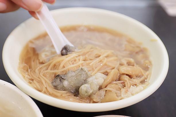 牡蠣とモツ入りの「麵線(台湾風そうめん)」はここの看板商品！さらりとしていて、食べやすくて、ナビ好み！
