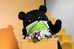 マスク姿だった台湾観光協会の喔熊（OhBear）。貓裏喵に負けず劣らずの茶目っ気ぶりで、進行役を務めているところをパチリ！