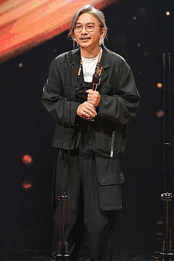 『家常音樂』で最優秀ミュージックビデオ賞を受賞した「王宗欣」