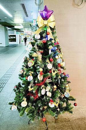 熱帯の高雄では半袖でクリスマス気分を楽しみました！写真は高鉄や台鉄、MRTで見かけたものです！