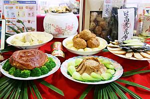 台北市内で日本製の食料品を販売しているブースでは、独自でおせち料理を展示しているところもありました。