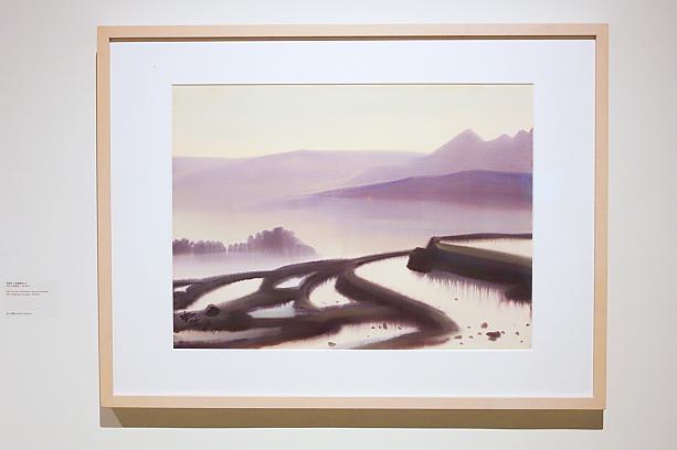 ナビのお気に入りの一枚。亡くなったその年に描かれた観音山です。写真のように精巧でしょう？<br>席德進「遠眺觀音山」、1981、水彩紙本、56x76 cm、私人收藏
