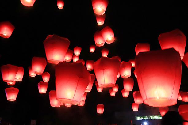 2023年は海外からの旅行客も気軽に台湾に遊びに来て、「新北市平溪天燈節(平渓スカイランタンフェスティバル)」を楽しめる世の中になっていますように……