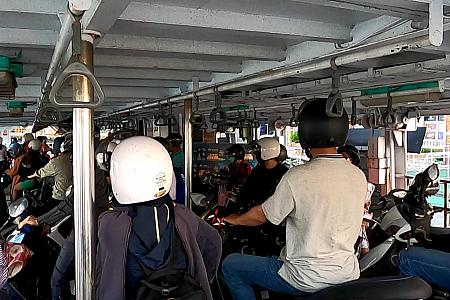 台湾の港町「高雄」。その定番観光スポットのひとつ「旗津」へ遊びに行った時、スクーターに乗りながらフェリーに乗り込む人たちを見たことがありませんか？