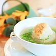 続く「翡綠白玉環」は、エメラルドグリーン色のあっさりスープです。スープの中に浮かぶダイコンは染み染み♪半レアのホタテの大きいこと！台湾料理でスープが先に出てくるのは珍しいなぁ～！
