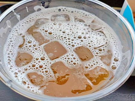 なんとっ、この「長島冰啤」は氷を入れて飲むのがおすすめなんですって。タップだから冷えてるはずなんだけど。なんだかアジアっぽいなぁ～！