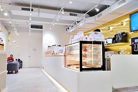 現在、地方を中心とした台湾各地に14店舗を展開しており、ここ宜蘭礁溪店は2022/4/8にオープンしたばかり。白を基調としたシンプルで明るい店内は居心地もよくて、ついついまったりしちゃいます。