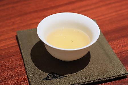 まずは簡単に台湾茶についての説明があります。数多ある台湾茶は産地、品種、製作方法の組み合わせによって作り出される……とか知っているようで知らないこと、だけれど知っていればお茶選びに役立つことを楽しく教えてくれますよ！