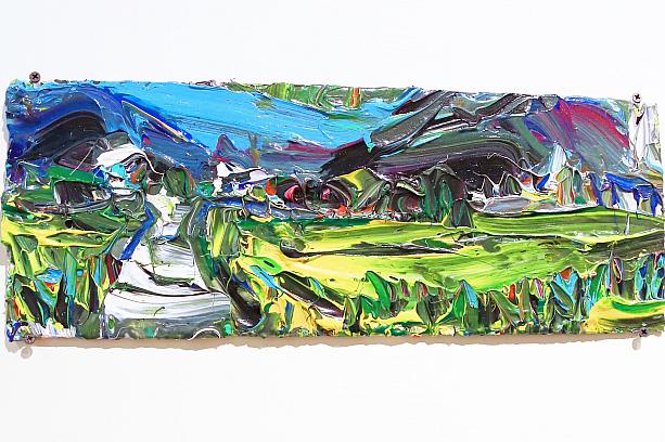 木版にアクリル絵の具を使ってダイナミックに描かれた《稻米》は、池上に代表的な風景。横長の作品ですが、元々は縦長だったそう。最終的にはこのように仕上がりました！。池上の自然が馬克さんの筆にパワーを与えたのでしょうか。雄大な田園風景が広がります。<br><br>馬克·尼爾森(Mark Nilsson)《稻米》/2019年/木板、壓克力顏料/30x55cm