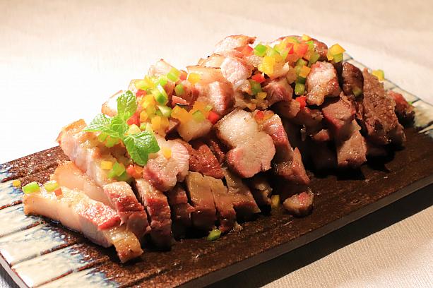 頭目自慢の炭火焼きバーベキューポークが「烈火頭目烤豬肉」。