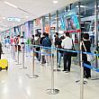 悠遊卡(悠遊カード/EasyCard)で乗車のため、チケットは買わずそのままターミナル内の乗り場へ向かいます。おっ！すでにたくさんの人が並んでますね～。